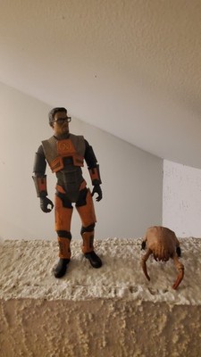 NECA Half-Life 2 Gordon Freeman and Headcrab 7'' Figure (out of box)