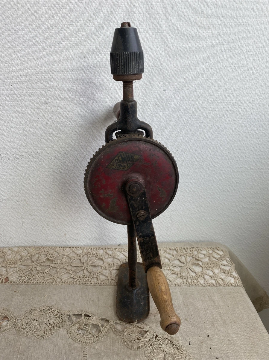 Chignole Ancienne – Perceuse à Main En Acier – Outil De Collection – Fabriquée En France