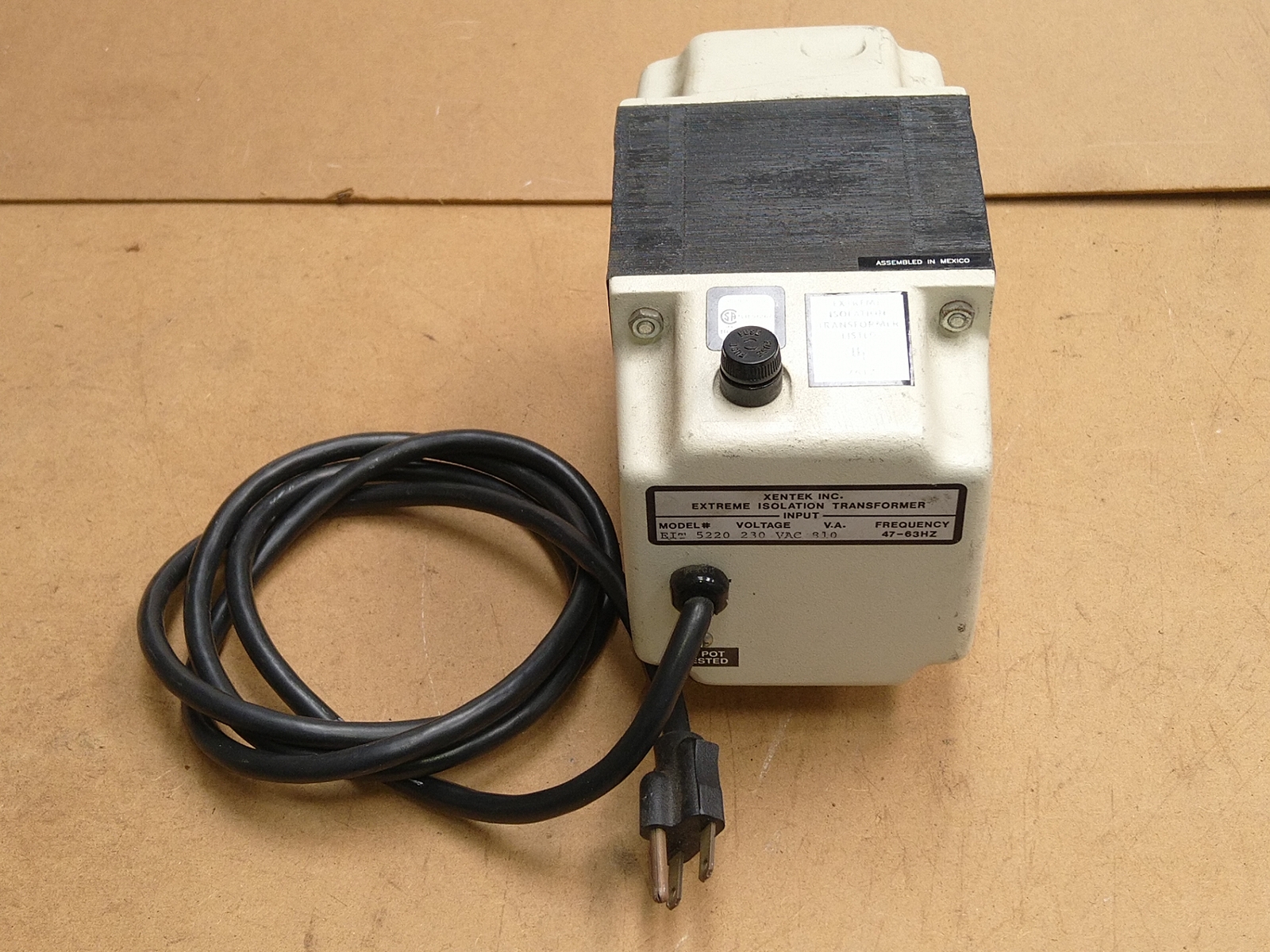 Xentek EIT 5220 Extreme Isolation Transformer 230 VAC 810 VA 47-63Hz