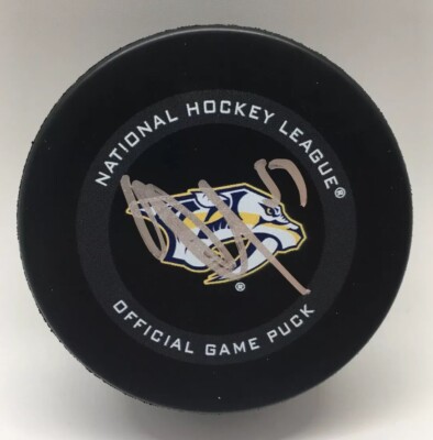 SIGNED AUTO OFFICIAL NHL GAME PUCK NASHVILLE PREDATORS VIKTOR ARVIDSSON NEW