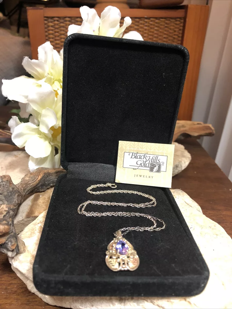 Black cheap hills necklace