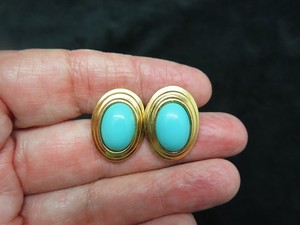 Authentic Vintage AVON 1986 "Sophisticated Style" Gold Plated Earrings Pierced