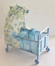 Himmelbett Gitterbett auf Rollen Hertwig Kunststoff 1:12 Puppenstube Puppenhaus 