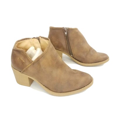 Qupid Brown Faux Leather Heeled Booties Size Zip Ankle Boots