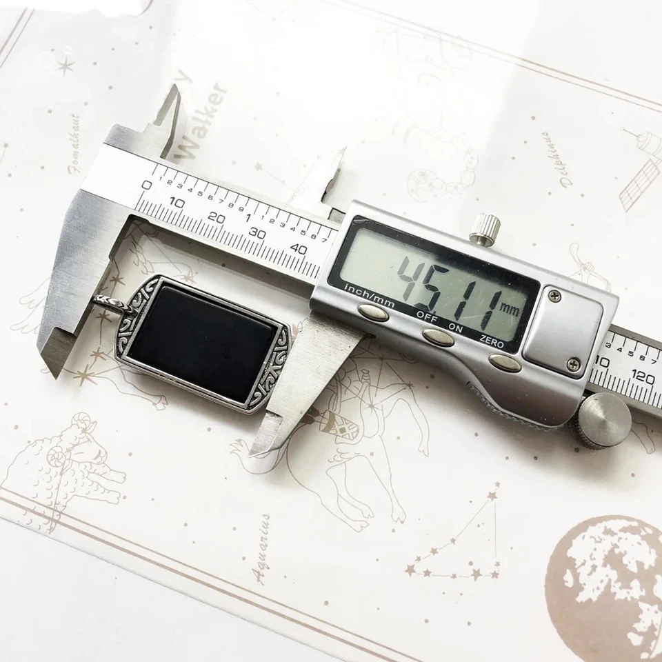 Dije colgante de ónix negro con etiqueta de perro de plata de ley 925 Foto 3 de 4