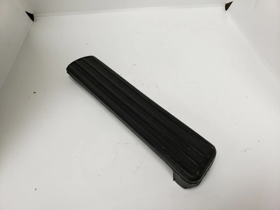 1948 PLYMOUTH SPECIAL DELUXE BRAND NEW RUBBER GAS ACCELERATOR PEDAL - Image 2 of 4