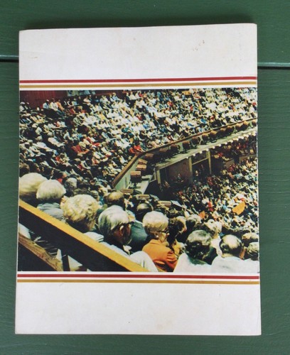 Grand Ole Opry WSM Picture-History Book, 50th Anniversary Issue Copyright 1976 - Foto 8 di 8