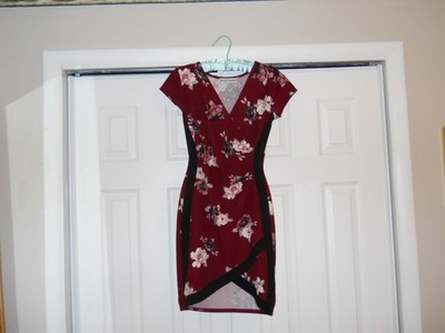 Junior Dress Size M Almost Famous Burgundy with Flowers Pre-Owned Excellent 
