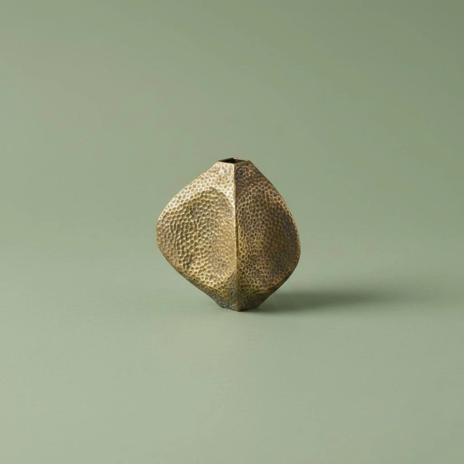 Geometric Gilt Vase Retro & Design rhombusShaped Vase Textured Finish for Desk