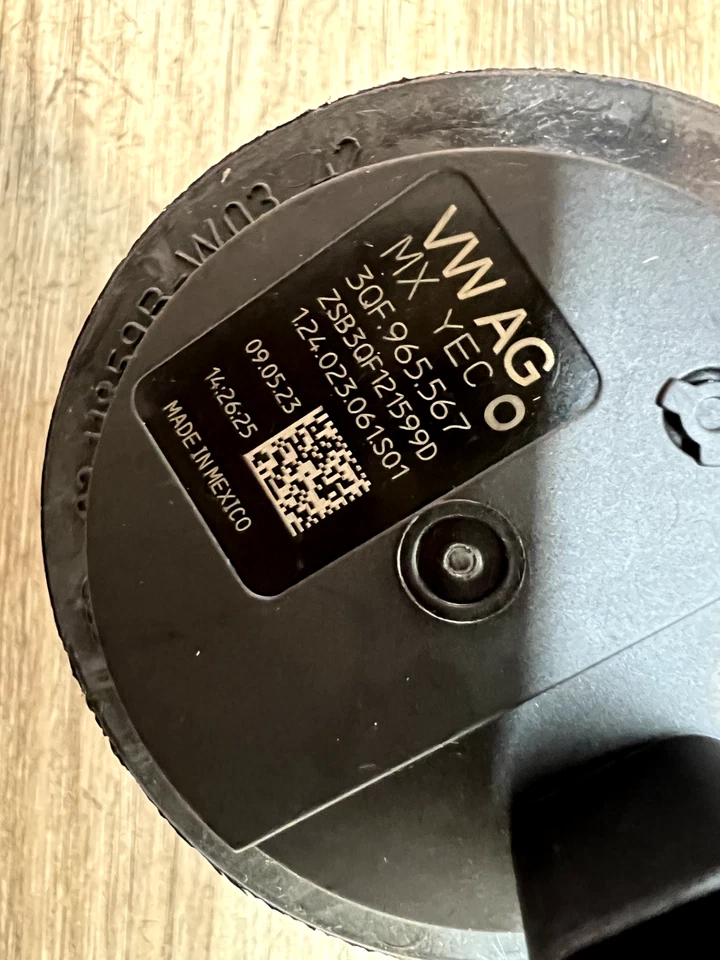 Bomba de agua auxiliar del motor Volkswagen Atlas 2018-2023 ASSY OEM pieza # 3QF965567 Foto 2 de 4