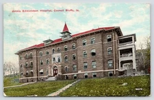 Council Bluffs Iowa~Jennis Edmundson Hospital~Nurses on Balcony~1911 Postcard