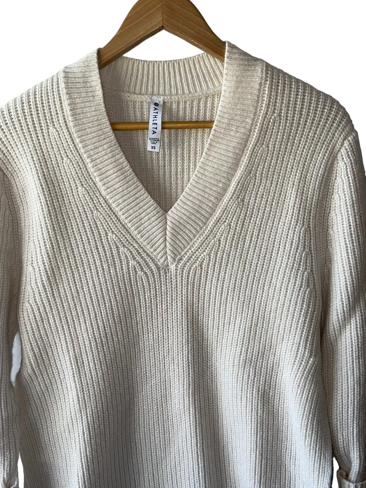 Suéter Athleta Talla XS Gran Tamaño Grueso Cuello en V Mezcla de Lana Abertura Lateral Crema Foto 2 de 4