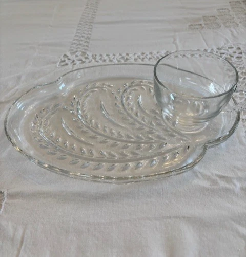 Federal Glass Co Homestead Wheat Pattern 16 Piece Snack Set Vintage