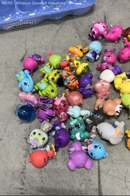 Hatchimals Colleggtibles Hatchery Nursery Playset Figures Approx 69 Pcs