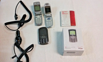 3 LG Verizon Qualcomm 3G CDMA w Chargers & LG Octane Messaging Flip Phones