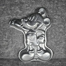 Vintage 1995 Wilton Mickey Mouse Full Body Cake Pan Mold 2105-3601 VTG