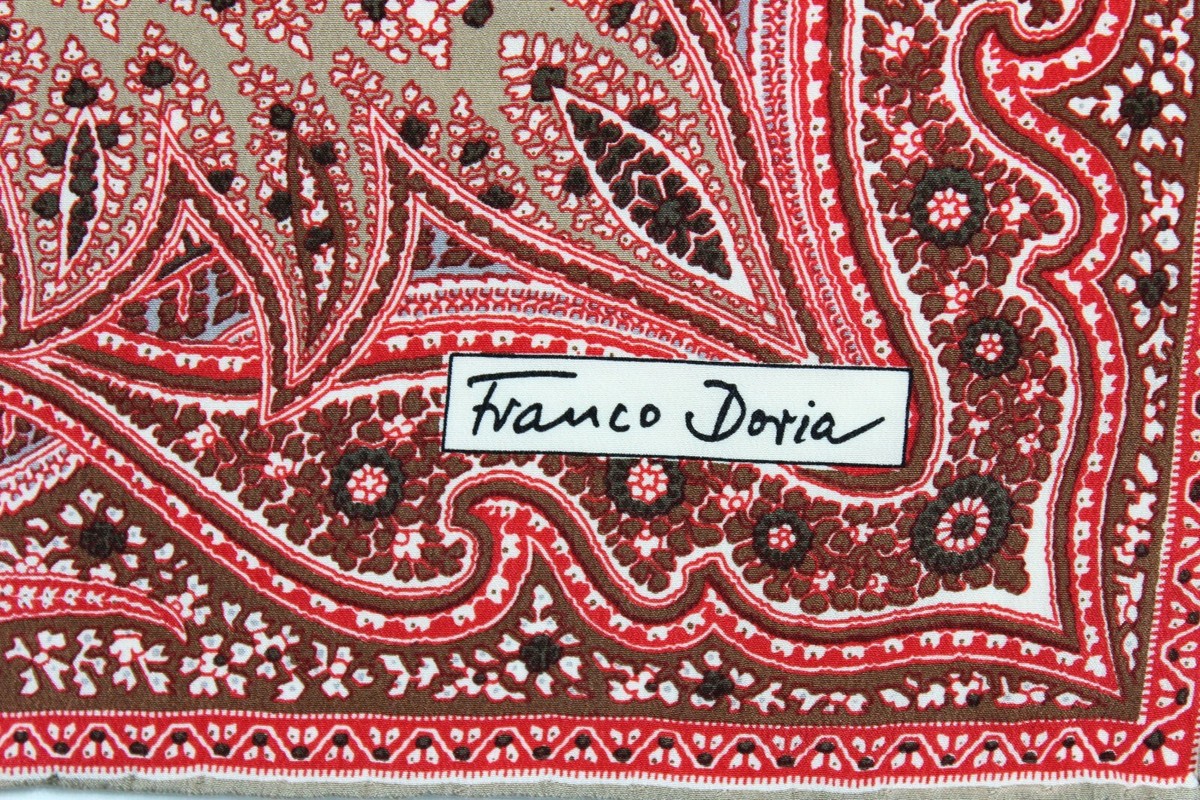 Foulard Vintage Franco Doria En Soie Ourlée Main - Dimensions 85x88 Cm, Motif Paysage Beige, Très Bon état