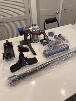 Dyson V8 Plus Cordless Stick Vacuum + extra New filters