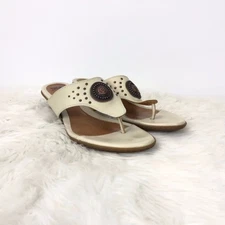 Sofft 11 M Women Beige Ivory Medallion Slip-on Thong Sandals