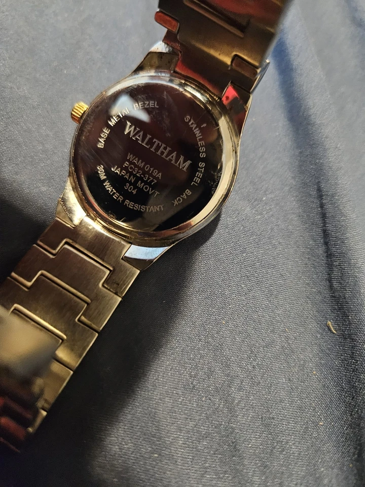 Waltham President 80 年代黑色日期复古男士腕表 — 第 3/4 张图片