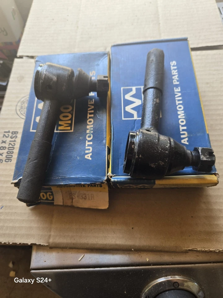 Camioneta Chevy GMC 1963-70 Moog ES331R y Es331l extremos de varilla de amarre C 40 50 GMC 3500 4500 Foto 2 de 2