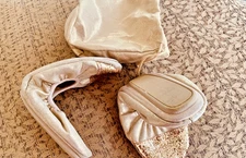 Capelli New York Women's Foldable Flats w/ Carrying Pouch. Size 8