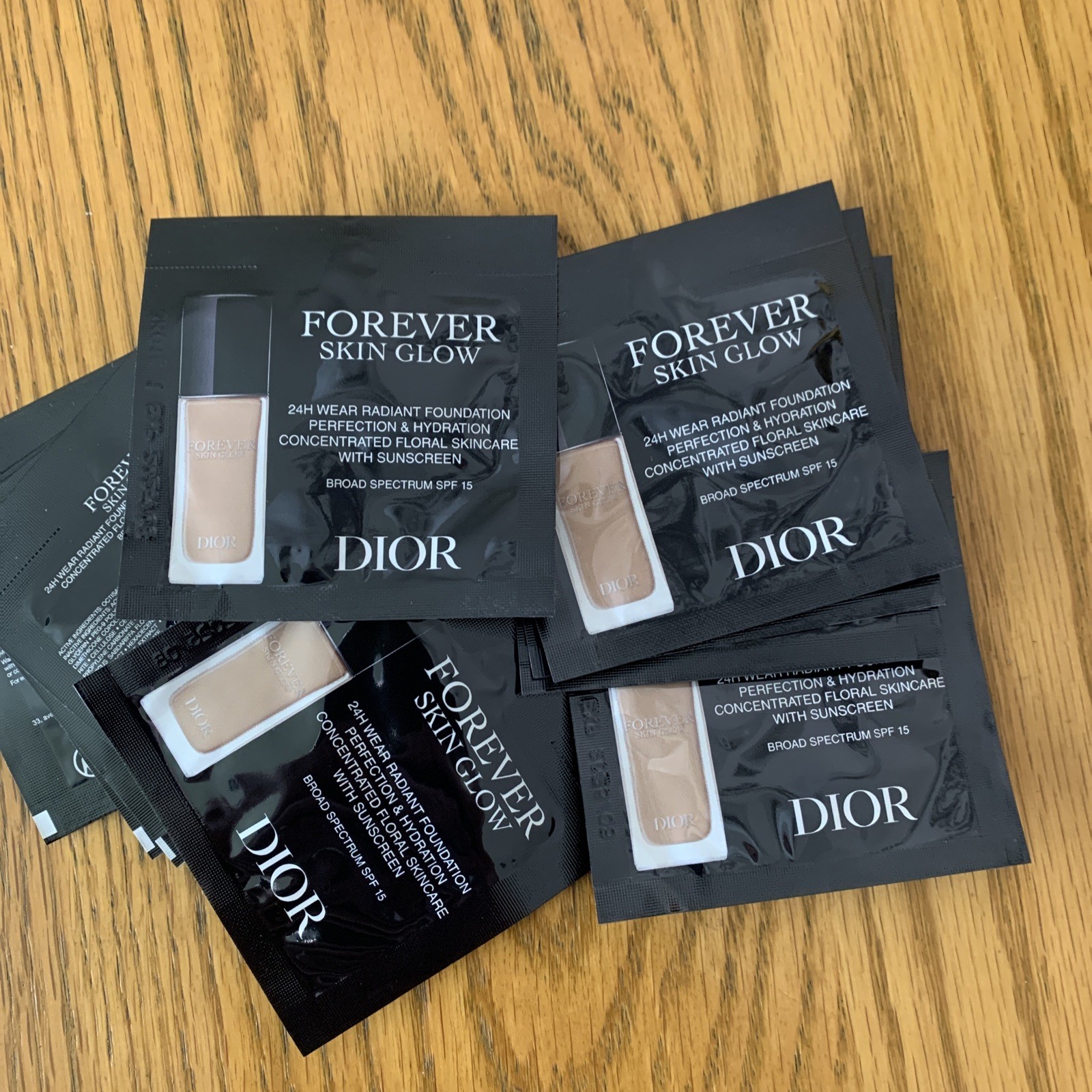 Dior Forever Skin Glow Foundation 2.5N 30 Sample Packs-image