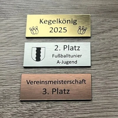 SCHNITZKISTE Pokal Schild, Trophäe, Plakette, Wunschtext, Gravur, Skultpur, 0.8mm Arcyl