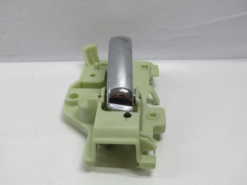 Alavanca de maçaneta interna do passageiro traseira direita Jeep Patriot Sport 2007-2017 - Imagem 2 de 4