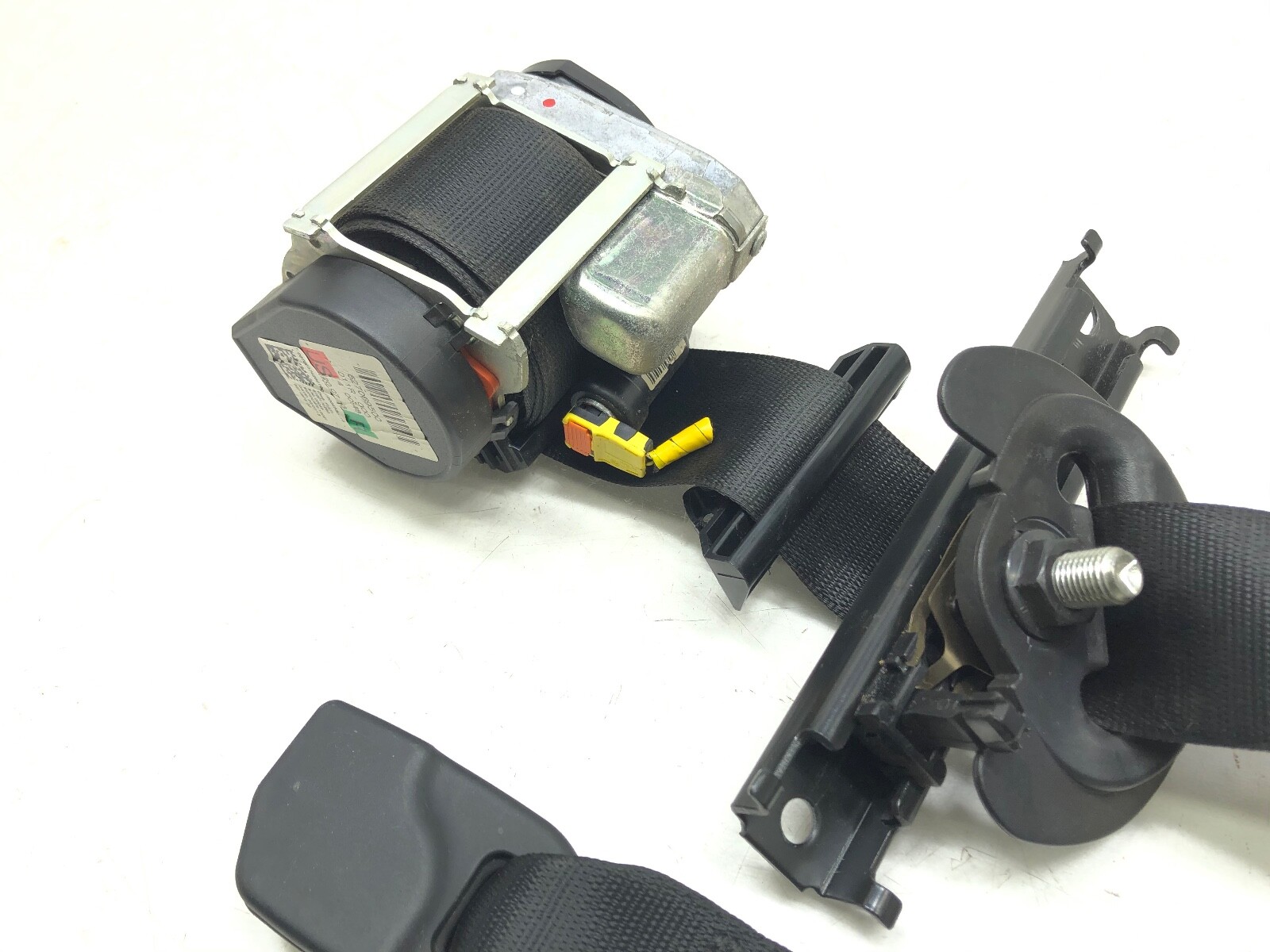 2014-2017 MASERATI GHIBLI RIGHT PASSENGER FRONT SEATBELT RETRACTOR OEM.
