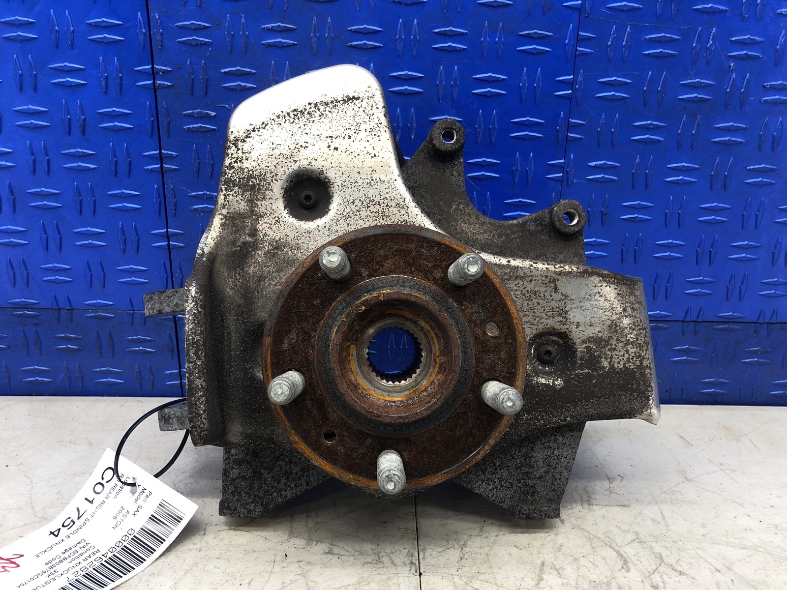 2006-2018 ASTON MARTIN VANTAGE V8 REAR RIGHT SPINDLE KNUCKLE WHEEL BEARING HUB
