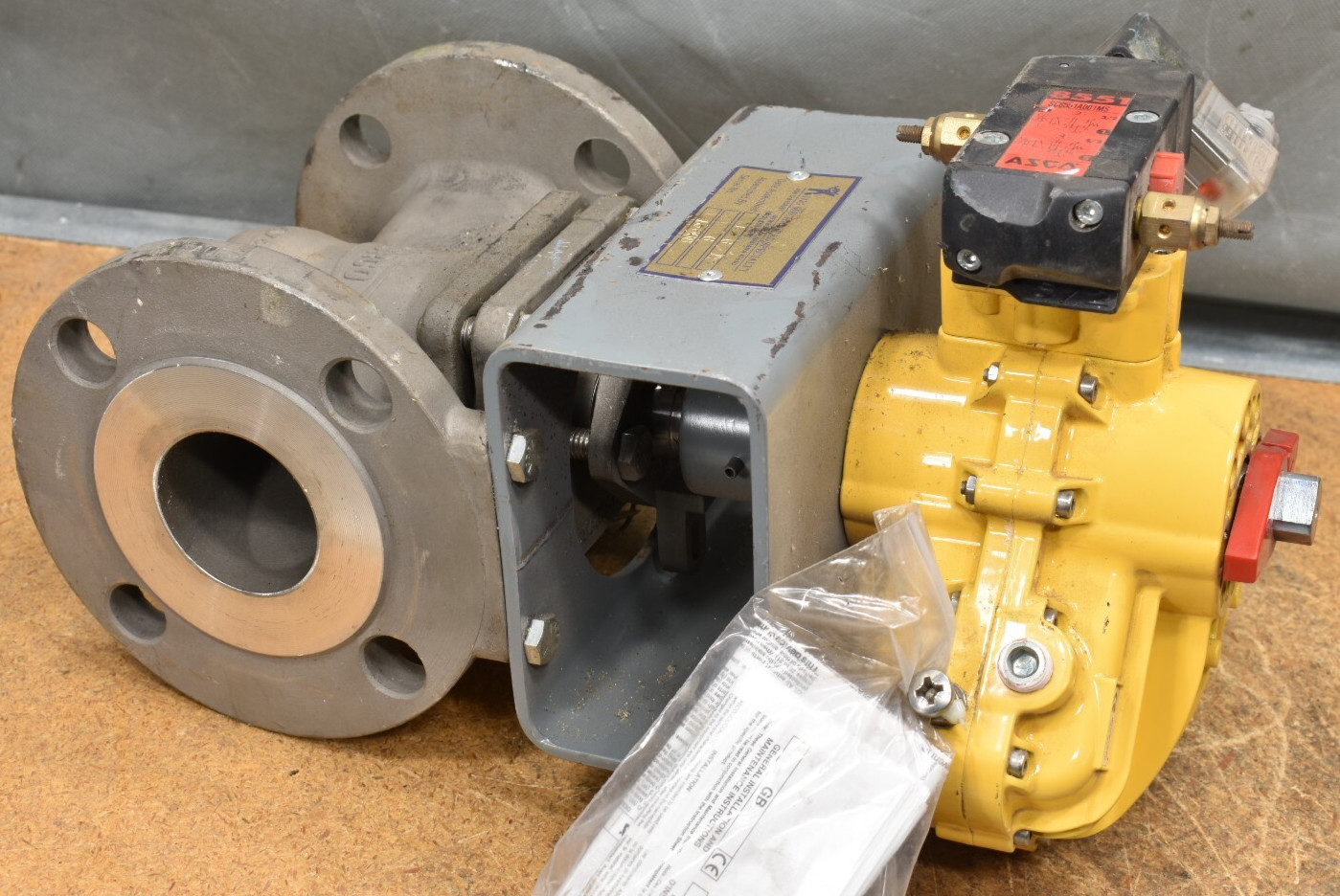Kinetrol Actuator Type 077-100 With Durco Flowserve 2-G4-11C110T0M1GA,  2" Valve