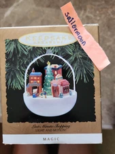 HALLMARK KEEPSAKE ORNAMENT 1993 MAGIC LIGHT AND MOTION "LAST MINUTE SHOPPING"