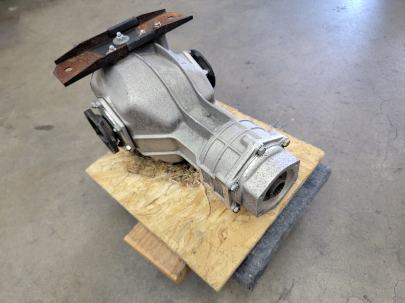 LAMBORGHINI MURCIELAGO FRONT DIFFERENTIAL AXLE CARRIER OEM 45Y7Q1470 2007 LP640