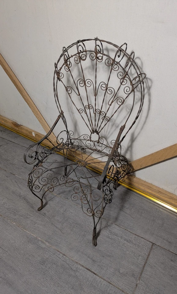Mini silla vintage victoriana ornamentada de 18" con alambre de metal retorcido muñeca pavo real Foto 2 de 4