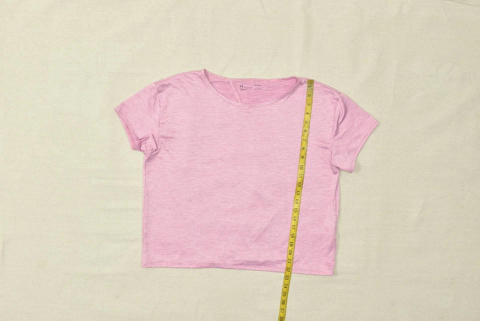Camiseta feminina Under Armour tamanho normal L listrada rosa atlética cropped solta - Imagem 3 de 4
