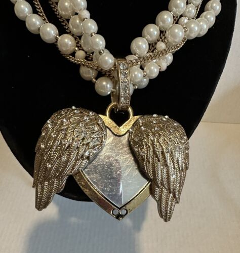 BETSEY JOHNSON Multi-Strand Pearl Necklace Wings Mirror Heart Compact Pendant - Picture 3 of 6