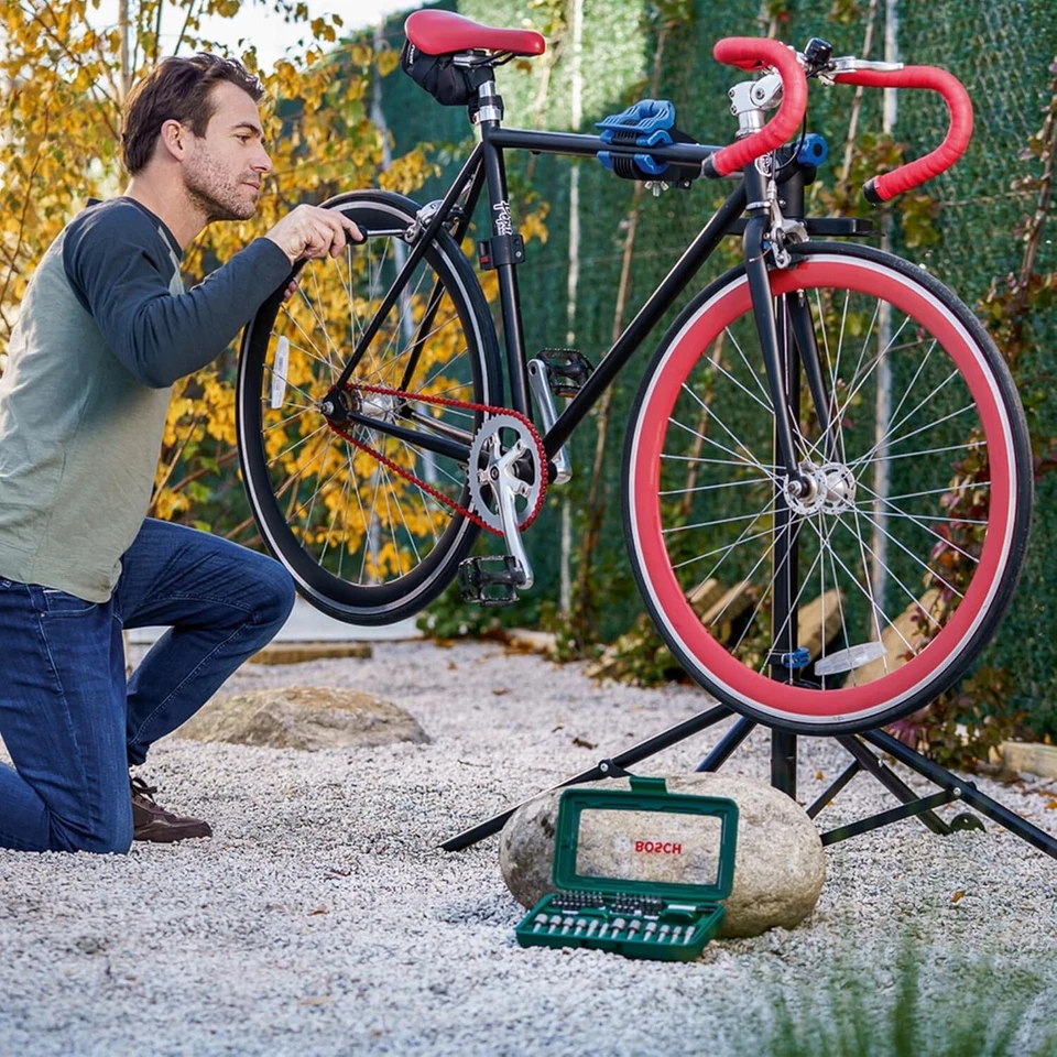 BOSCH 46-Piece Screwdriver Bit Set | 46 Pieces | 32 Screwdriver Bits - Image 3 of 4