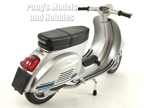 Vespa 1978 125 ET3 Primavera Scooter 1/12 Scale Diecast Metal Model - Silver - Picture 11 of 11