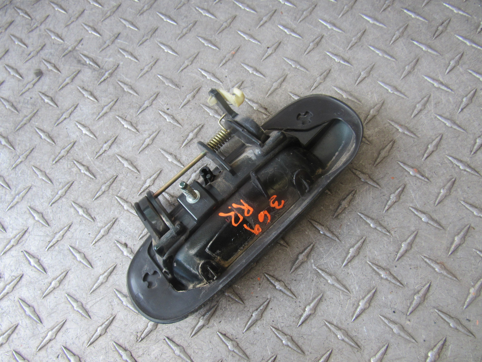 02 03 04 05 06 07 08 09 TRAILBLAZER RIGHT PASSENGER REAR DOOR HANDLE