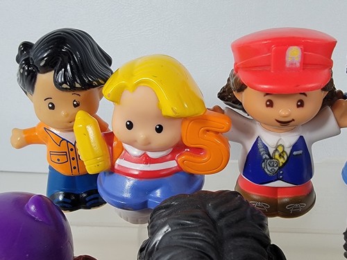 9x Fisher Price Mattel Little People Lot : Batgirl, Robin, Wonder Woman, Joker.. - Picture 4 of 5