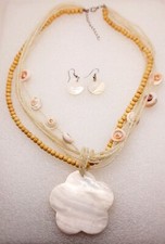 S001 boho style wood  seed beaded flower Shell Pendant Necklace  Earrings Set