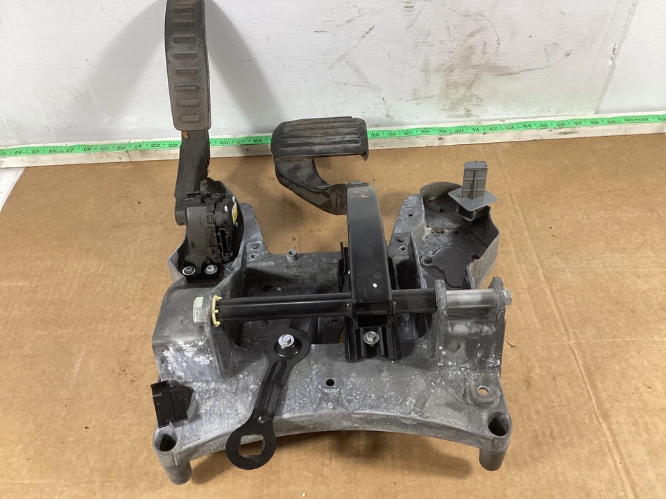 Conjunto de pedal de freno y acelerador Porsche Cayenne 2008-2010 OEM. Foto 4 de 4