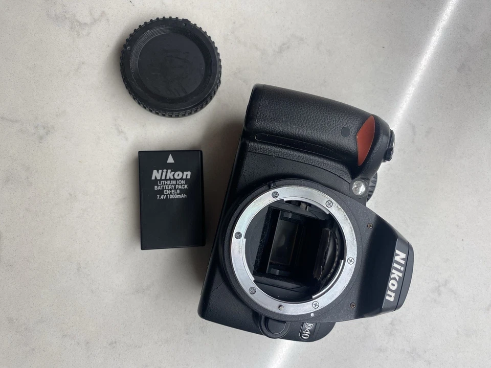 Nikon D40 Digital SLR Camera Body Megapixels, Nikon F-mount) – Body Only - Image 2 of 4