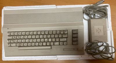 Commodore C-64 mit Handbuch und Netzteil vintage retro Homecomputer 