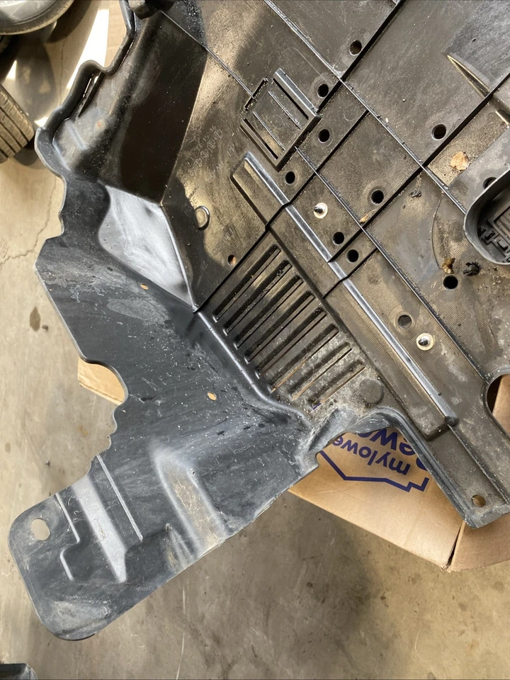 Protector contra salpicaduras de motor Subaru Forester 2014 2015 2016 2017 2018 2,5 56410SG001 ATC Foto 2 de 4