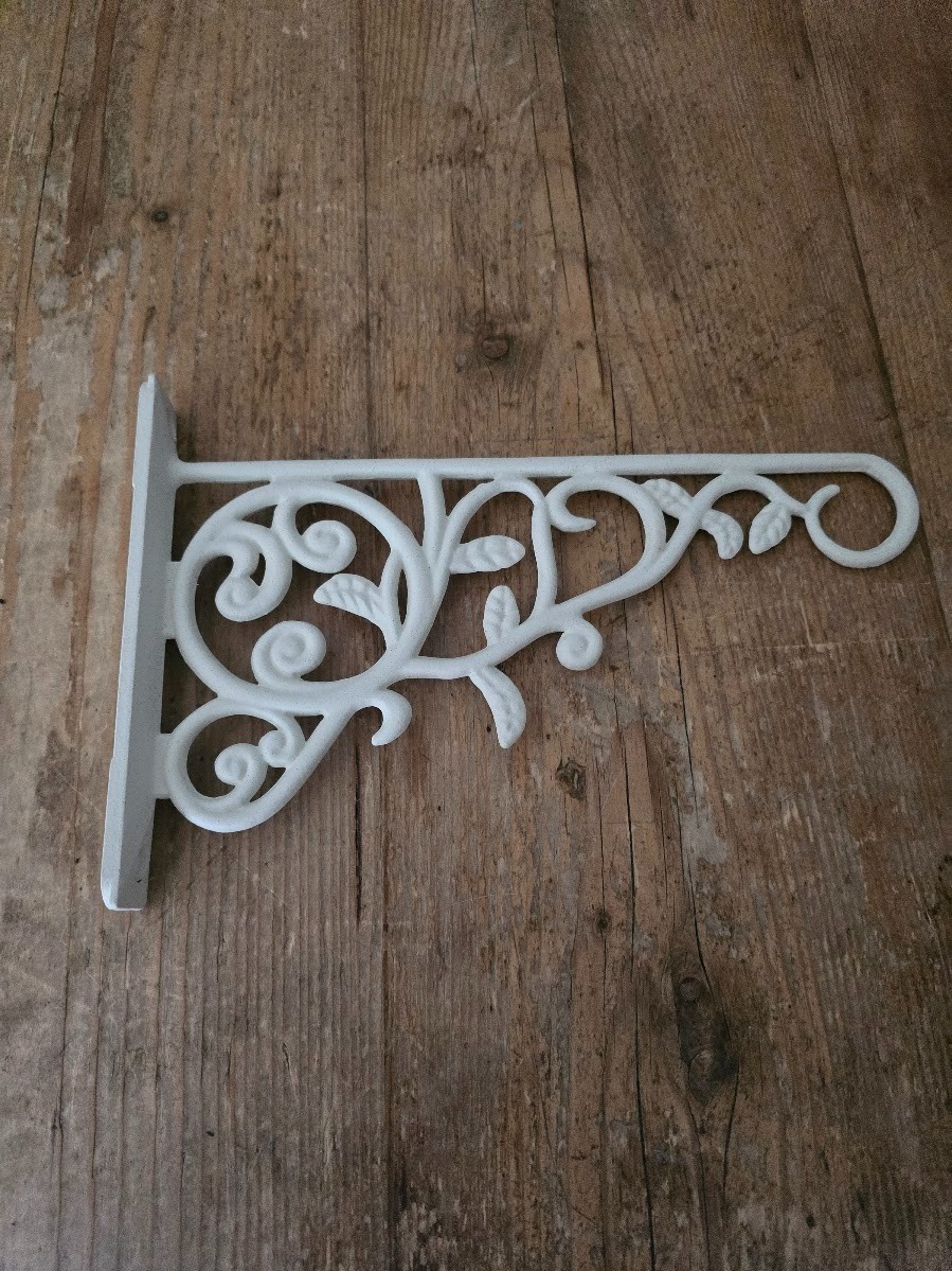 Cast Aluminum Hanging Plant Bracket with Leaves White 23cm