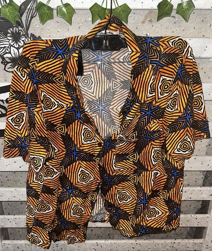 Miss Selfie Yellow Short Sleeve Shirt Blouse Size Large Button up Front Pocket