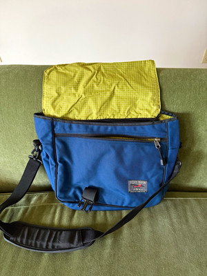 Tom Bihn Makers Bag Nylon Messenger Bag for 15in Laptop, upgraded strap.