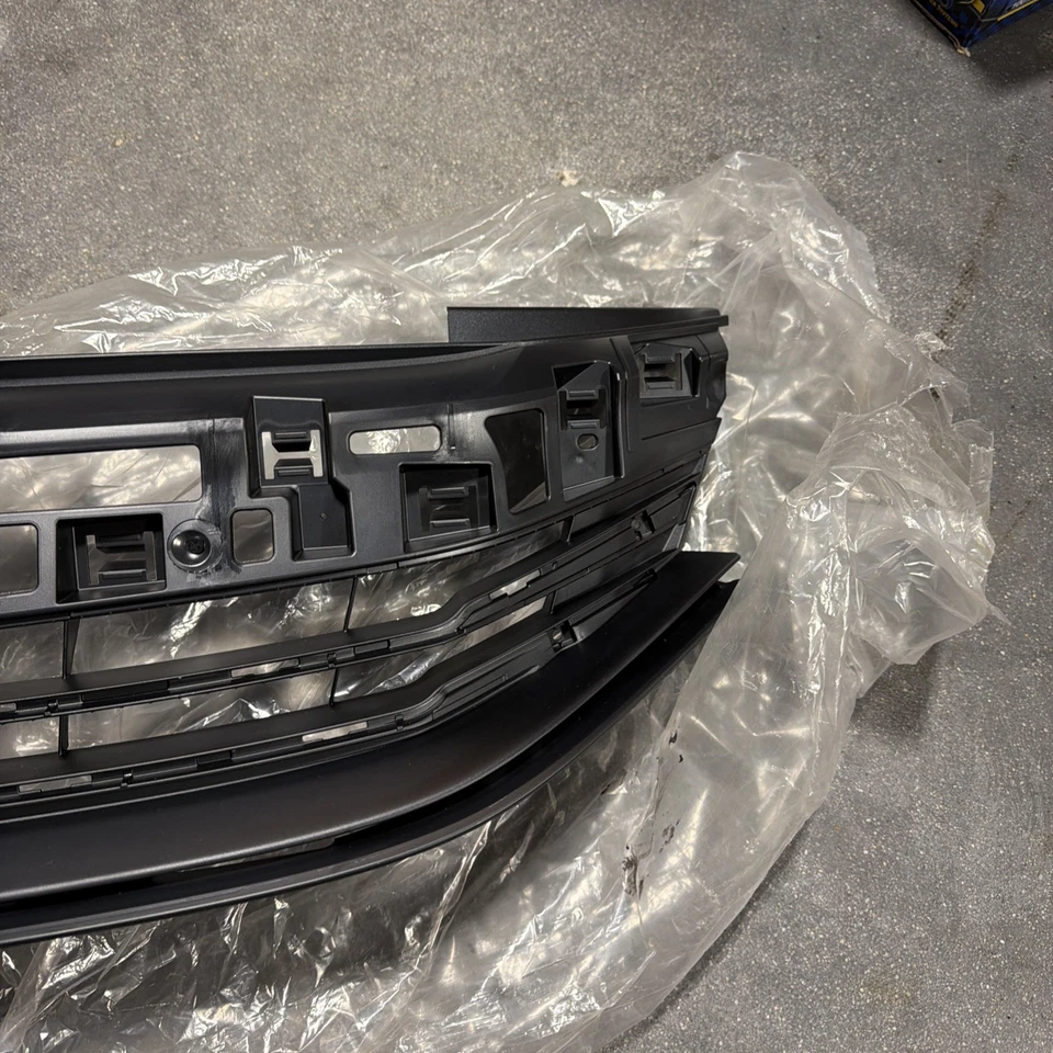 71121-T2FX-A5 2016 2017 HONDA ACCORD SEDAN FRONT OEM GRILLE BASE Black New - Image 2 of 4